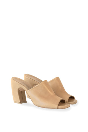 Janis, mules in camel