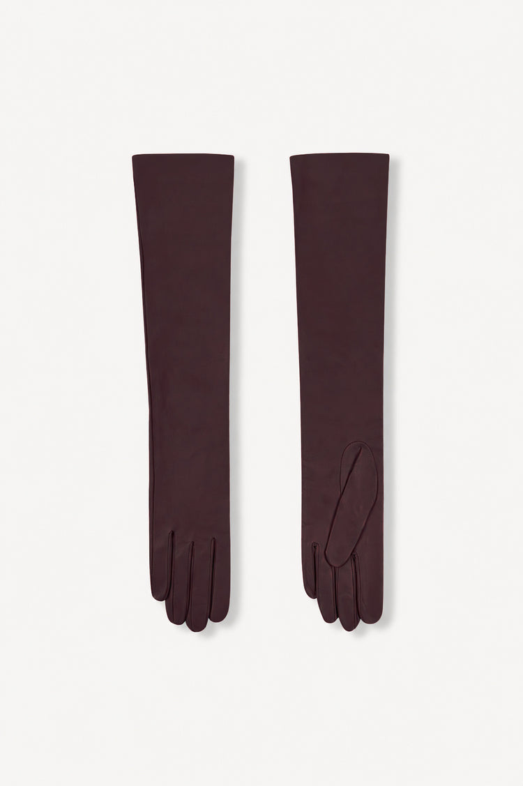 Jin, nut brown leather gloves
