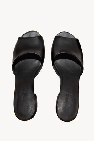 Juno, sandalia negra