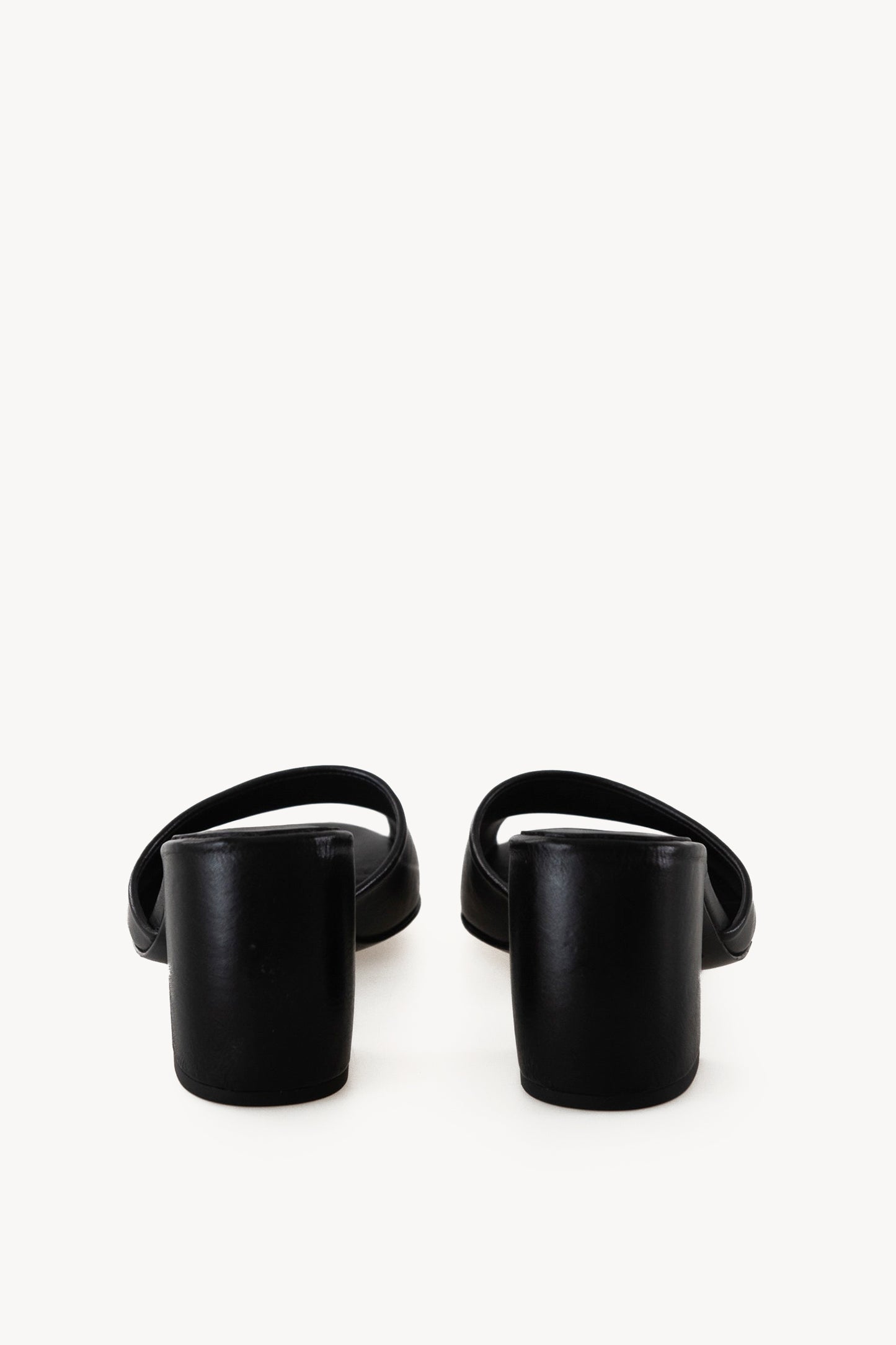 Juno, sandalia negra