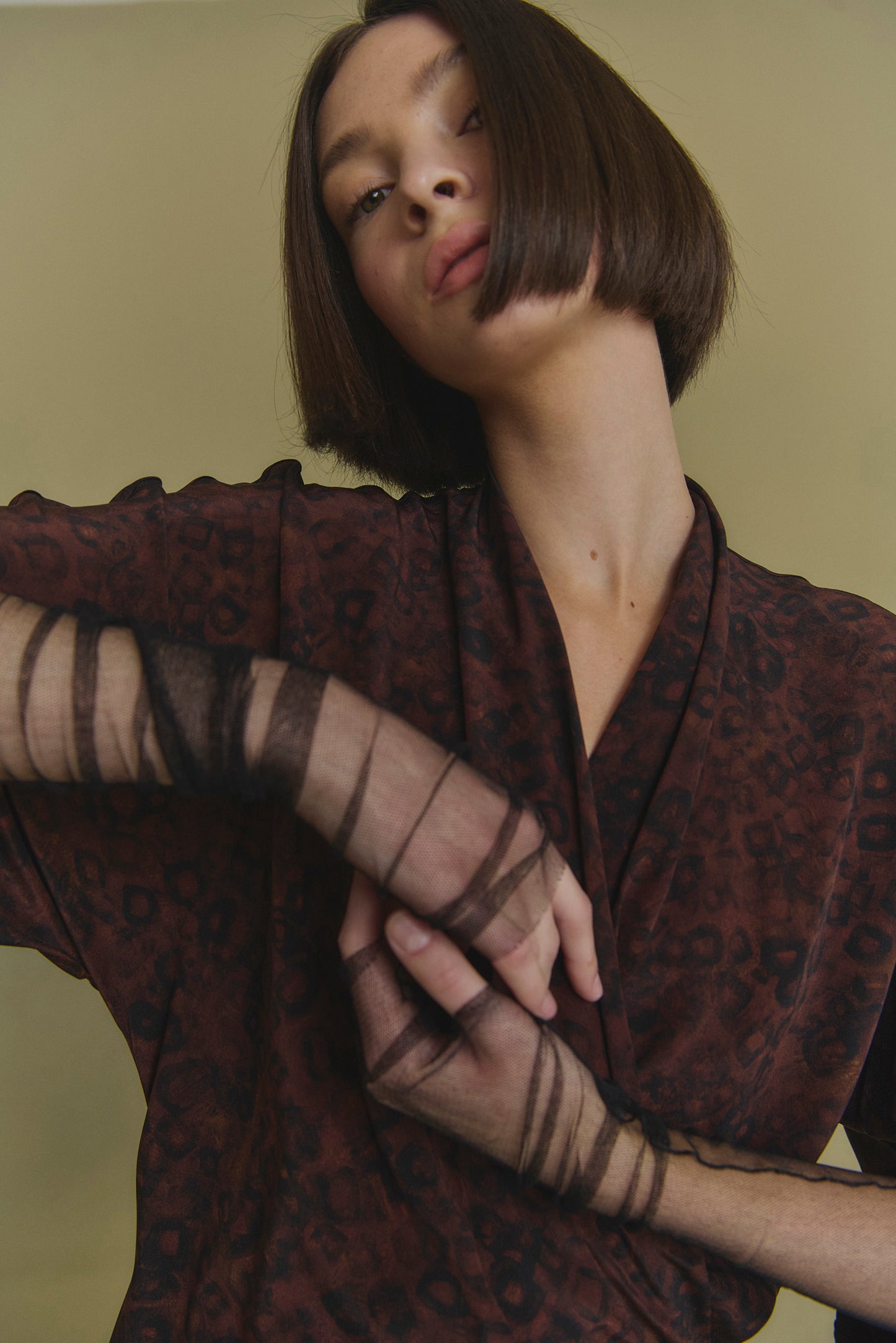 Mito, marron c2 silk tulle mittens