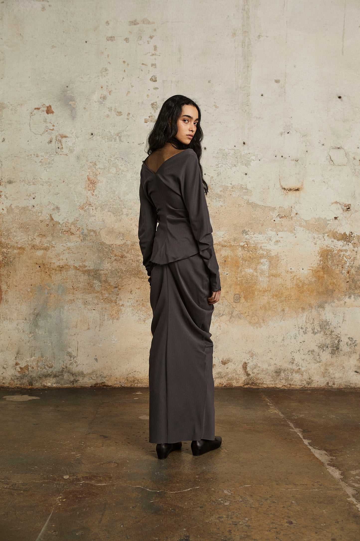 Kaz, long gray silk skirt