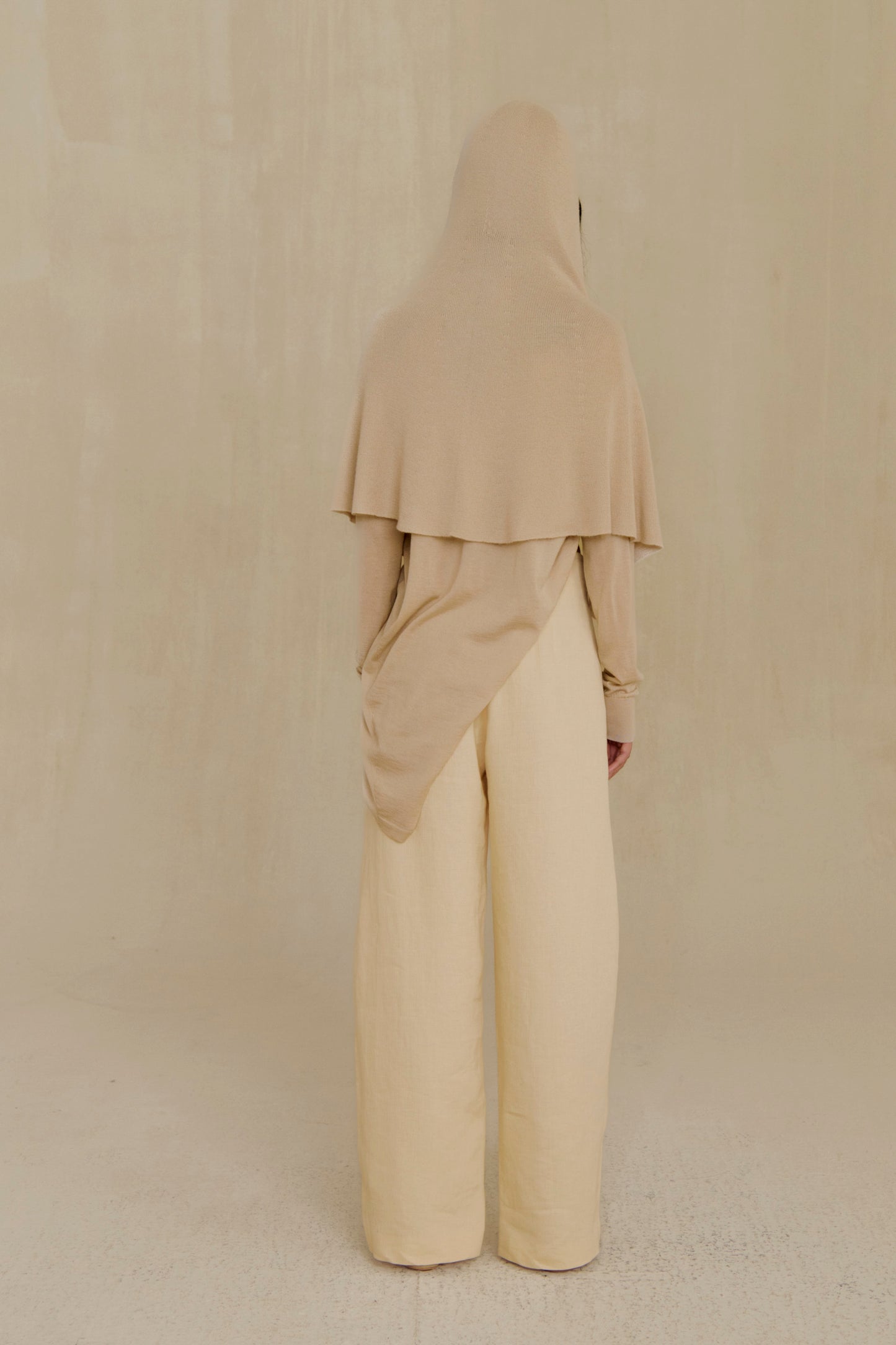 Nua, beige cashmere fluid multi-wear hood