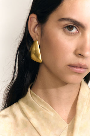 Kuu dcha, pendiente individual dorado