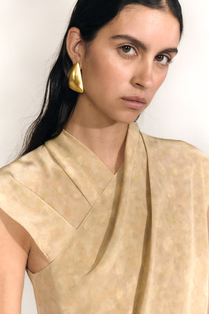 Kuu dcha, pendiente individual dorado