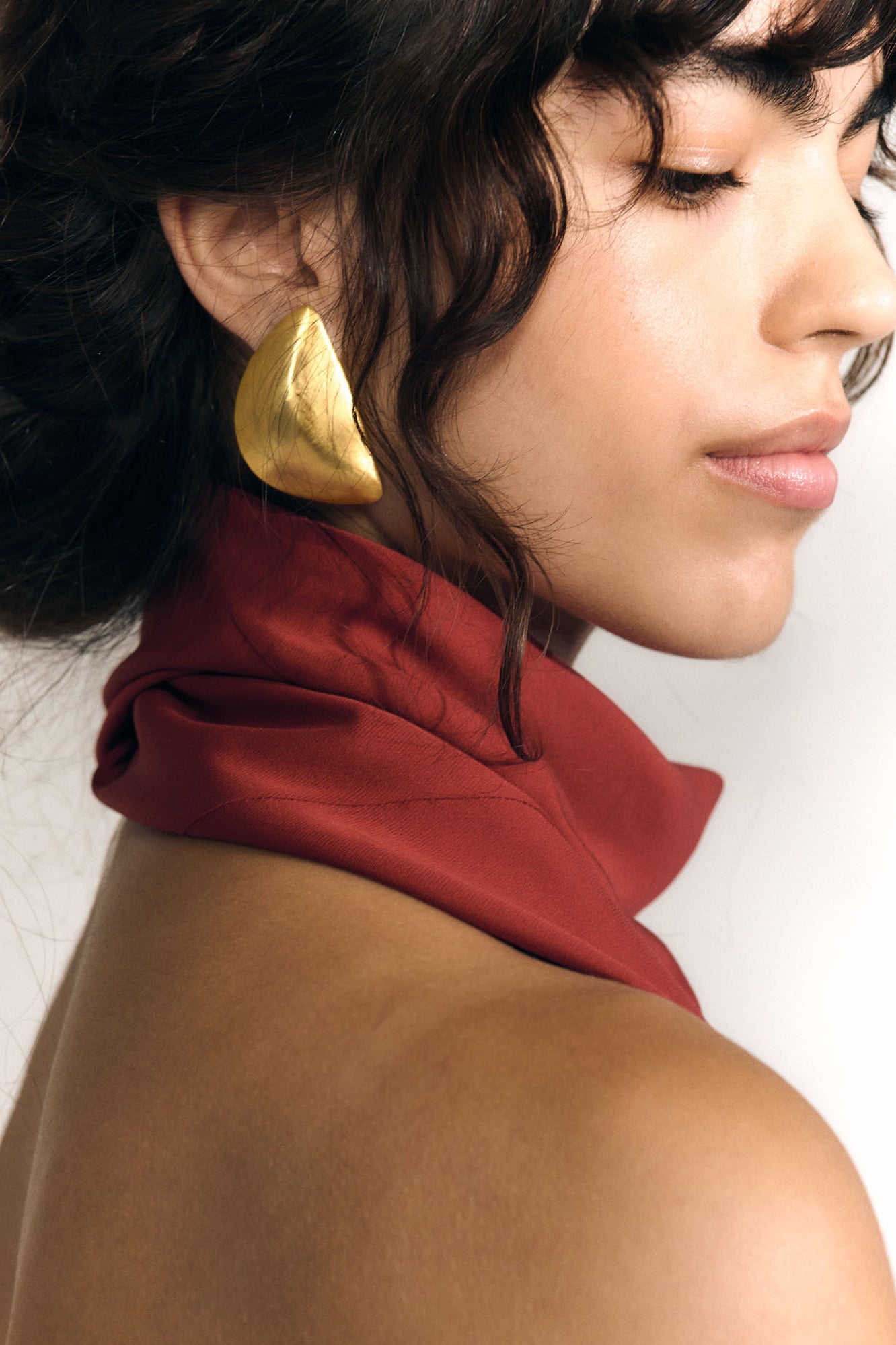 Kuu dcha, pendiente individual dorado