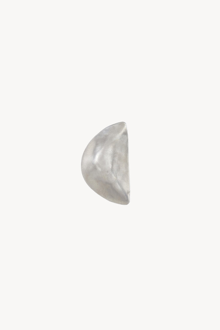 Kuuki izda, pendiente triangular de plata