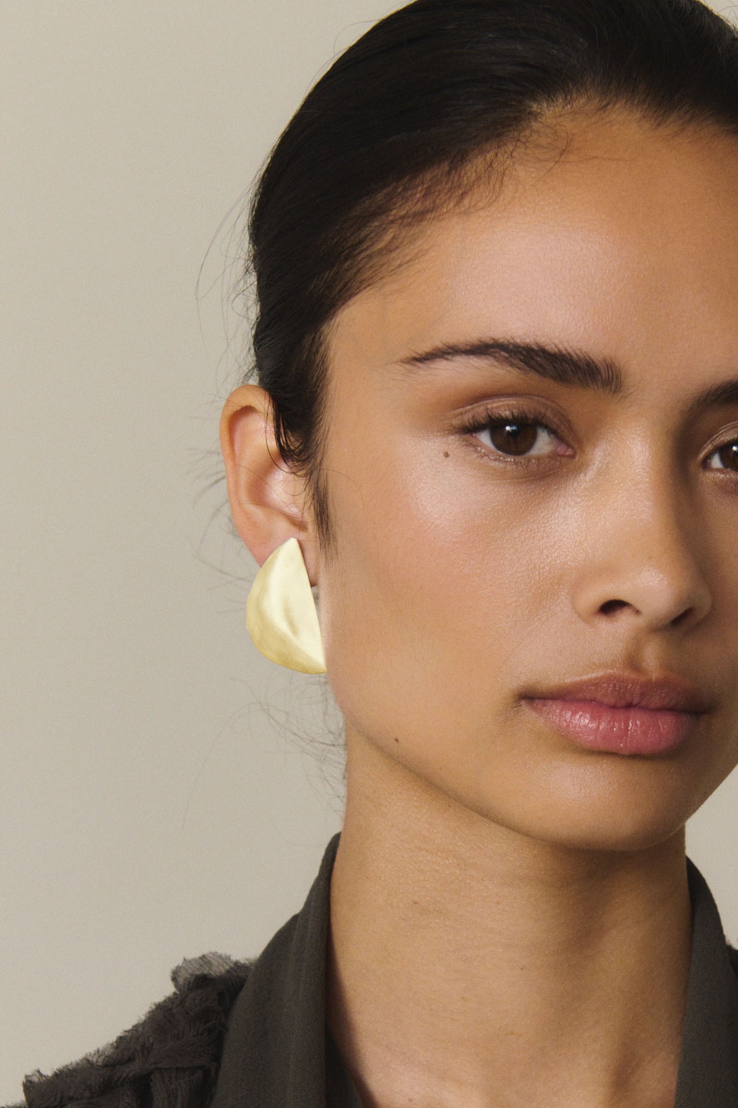 Kuuki right, silver triangular earring