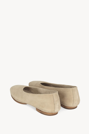 Lara, bailarina de ante beige