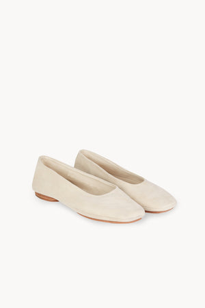 Lara, bailarina de ante crudo