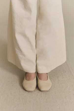 Lara, bailarina de ante marfil