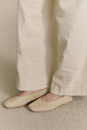 Lara, bailarina de ante marfil