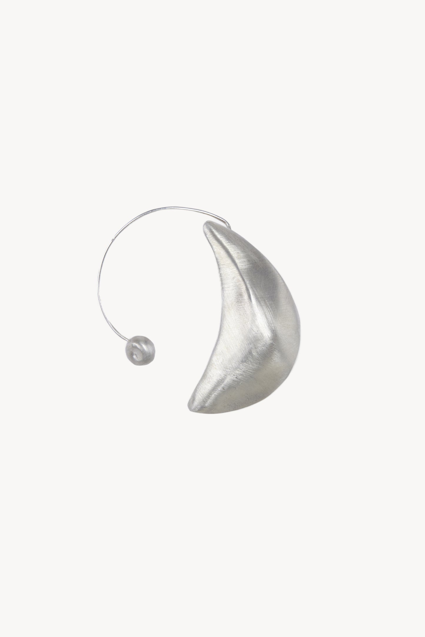 Leuksna, pendiente earcuff en plata