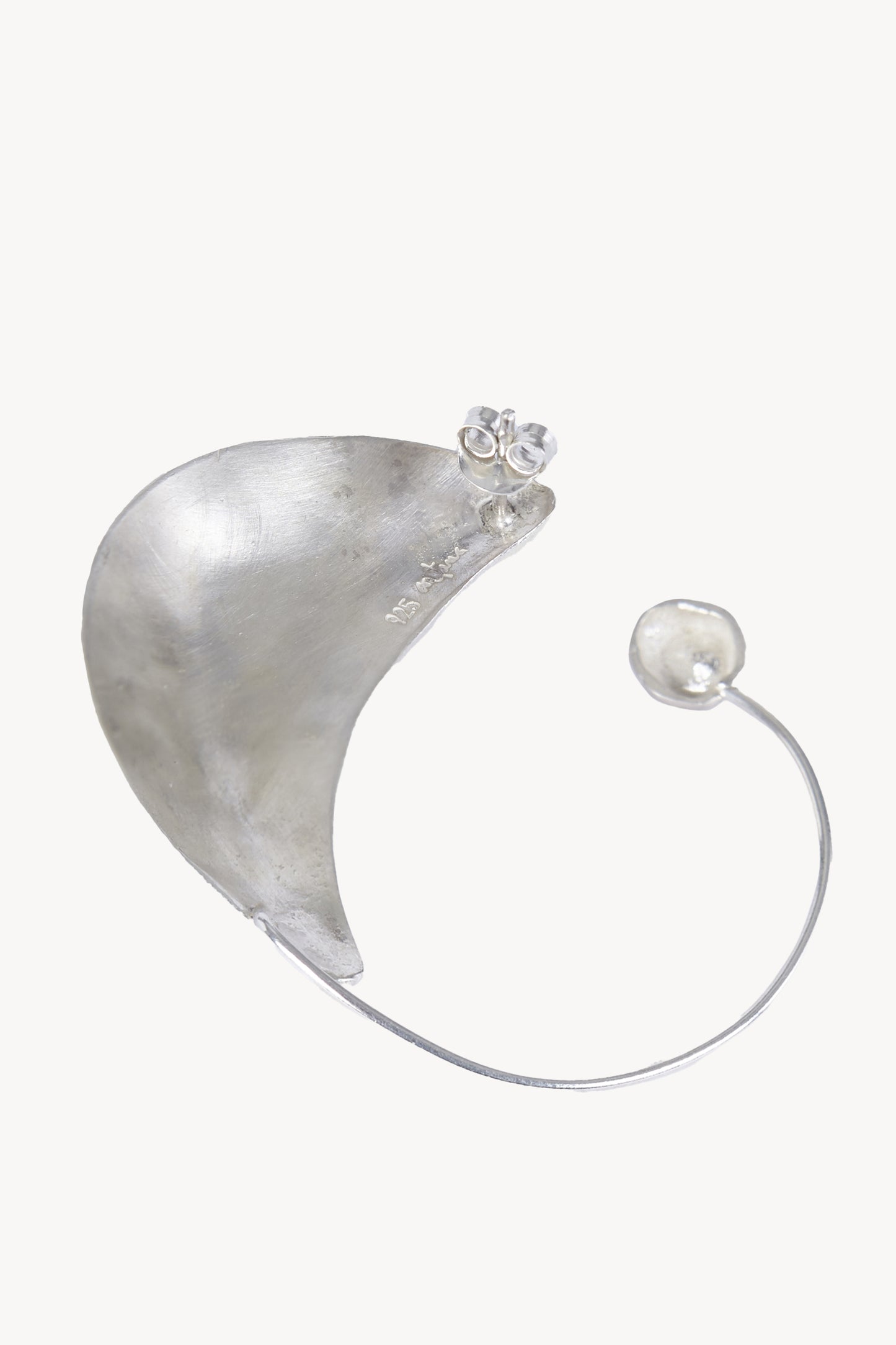 Leuksna, pendiente earcuff en plata