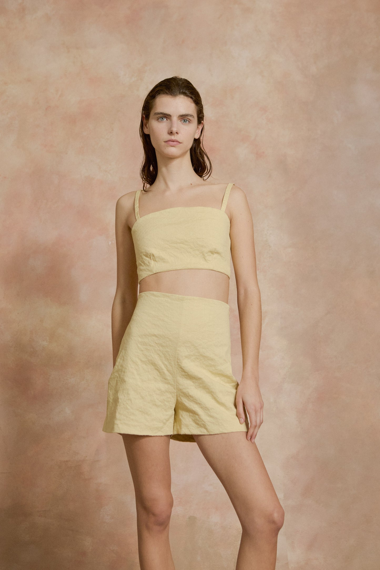 Limon, shorts de talle alto amarillo claro