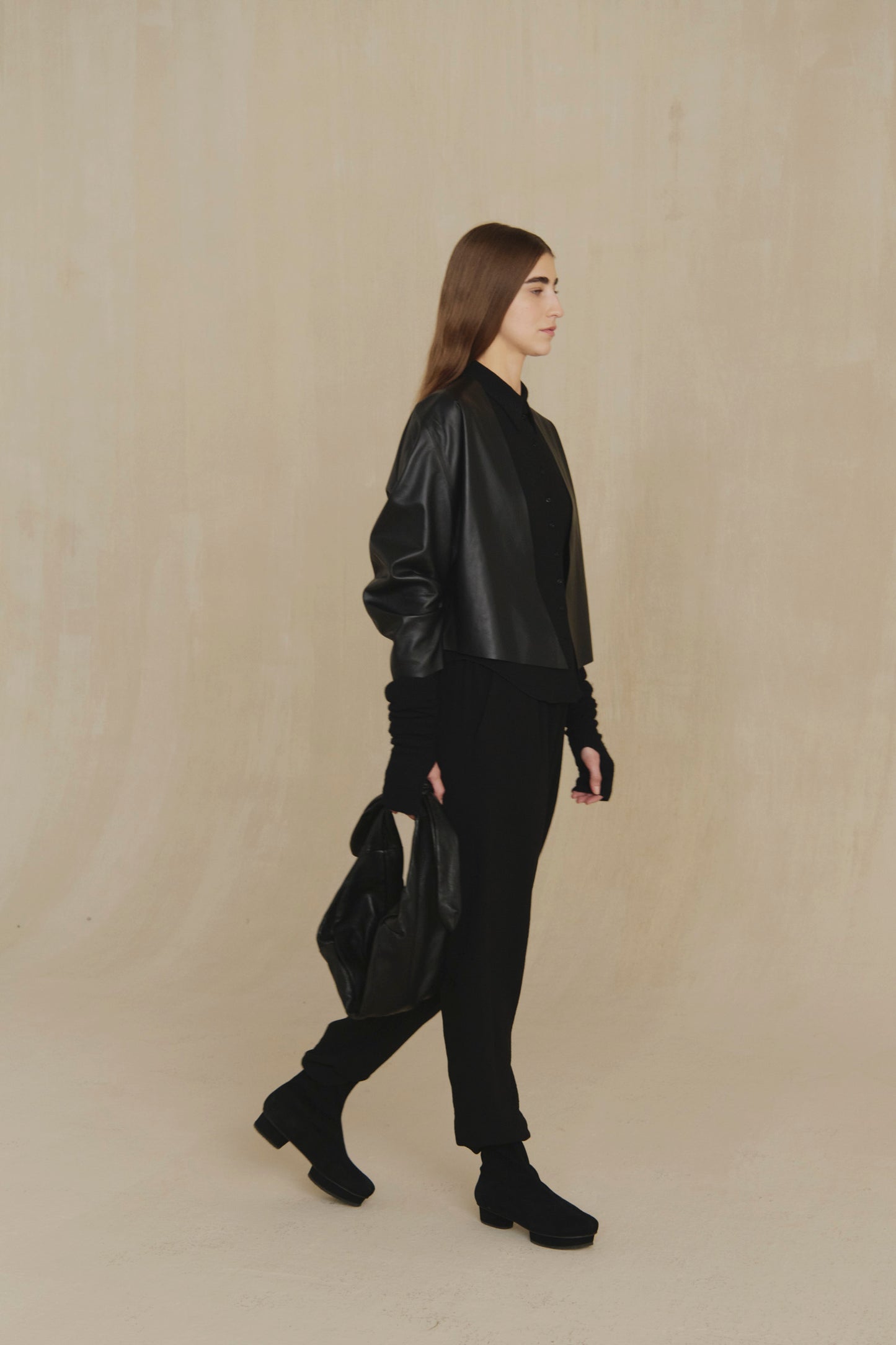 Amara, pantalon negro de lana virgen y viscosa