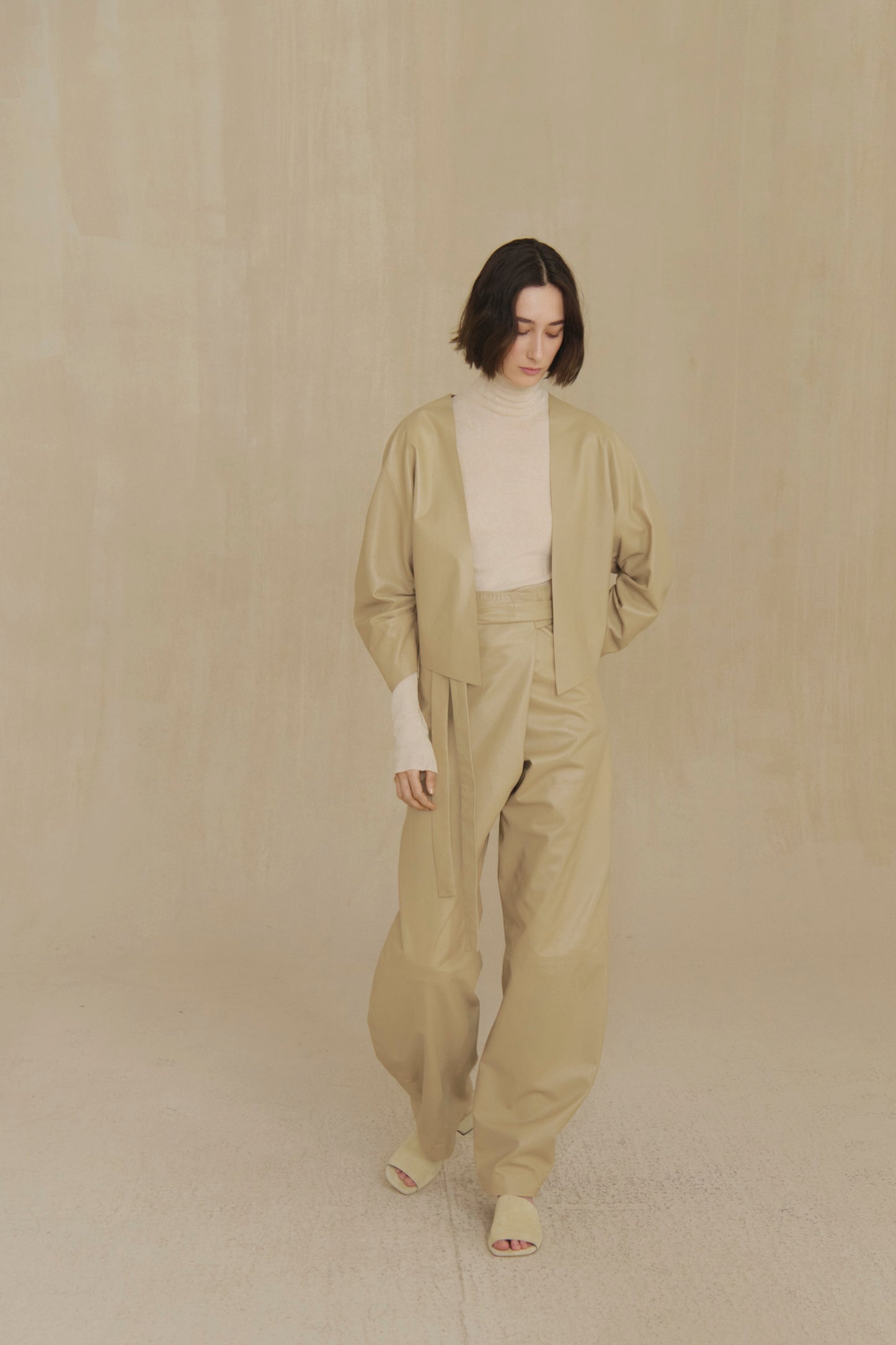 Lira, khaki fur coat