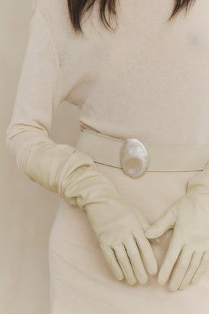 Jin, ivory leather gloves