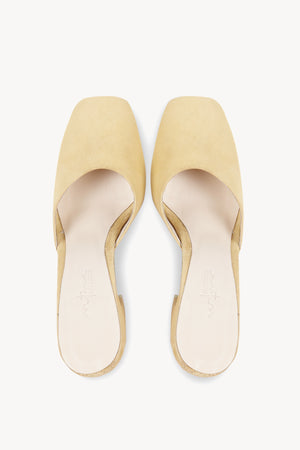 Luna, mule en ante amarillo claro