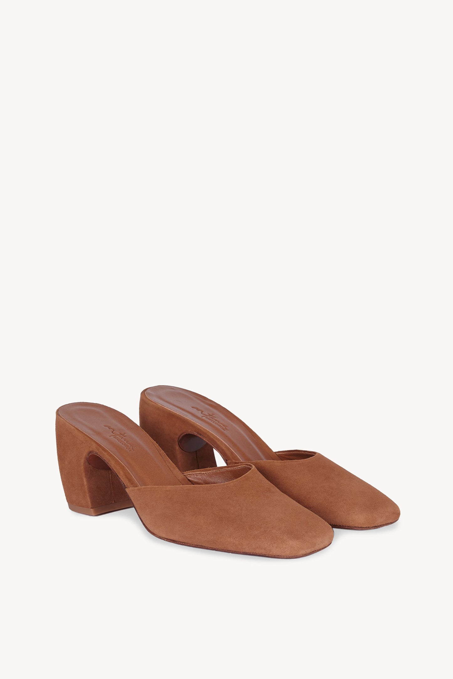 Luna, mule en ante marrón