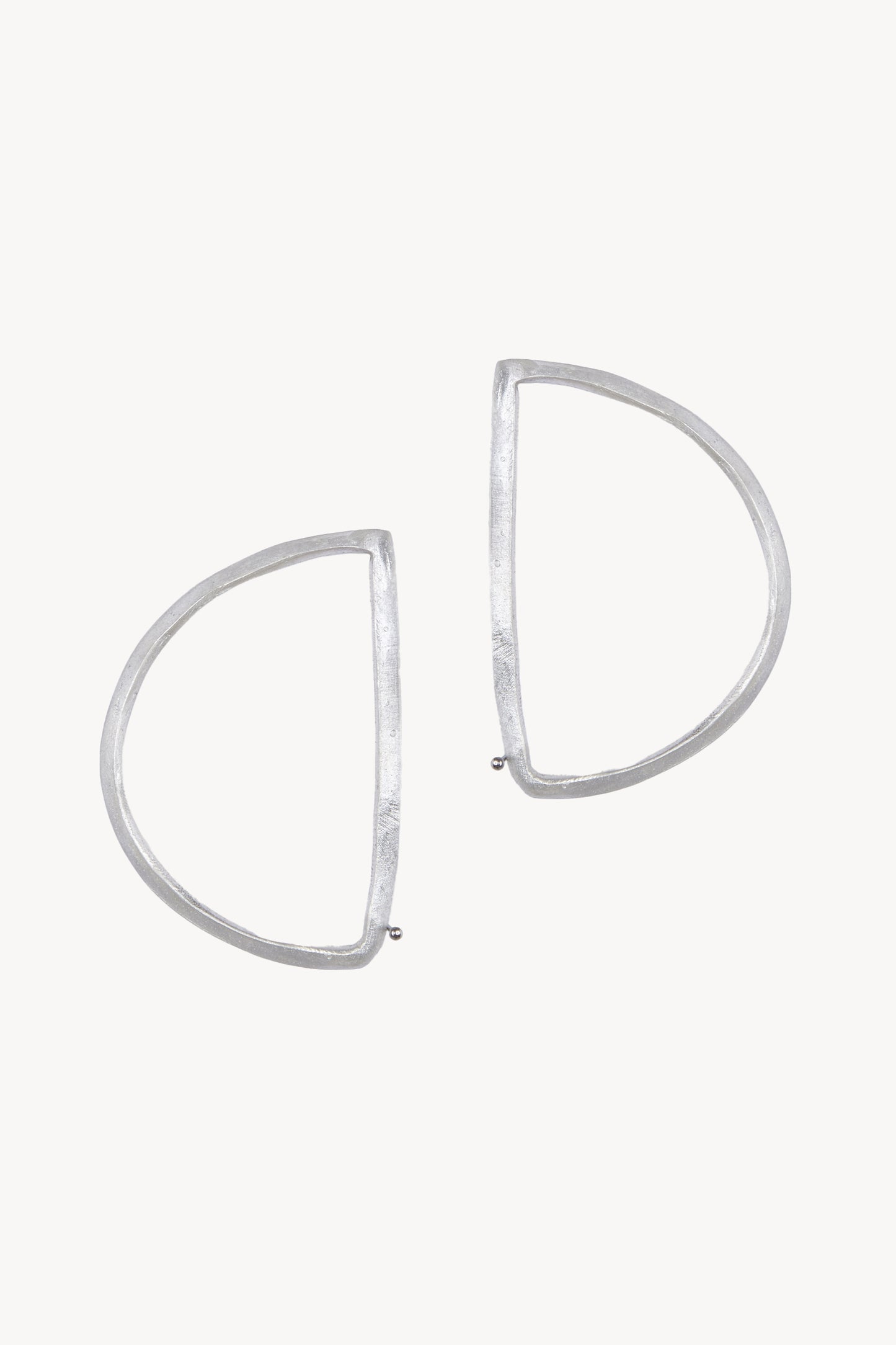 Maa Izda, pendiente individual de plata