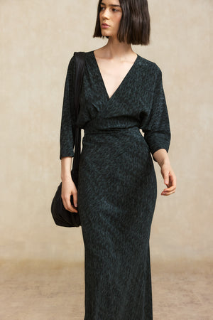 Mara, vestido envolvente de seda bornite print