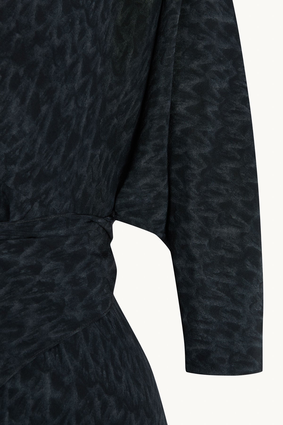 Mara, vestido envolvente de seda bornite print