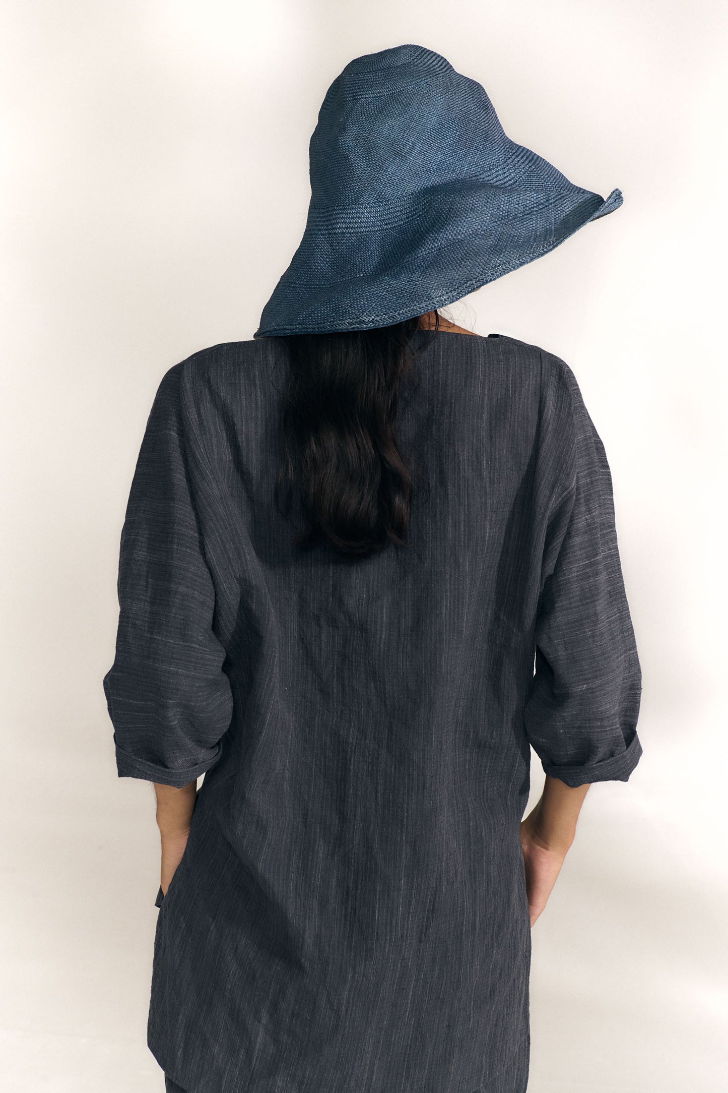 Marina, camisa oversize denim oscuro