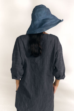 Marina, camisa oversize denim oscuro