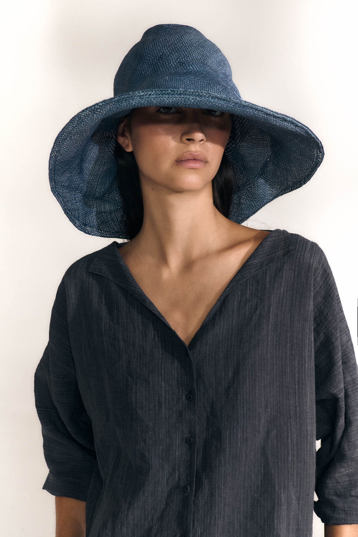 Marina, camisa oversize denim oscuro