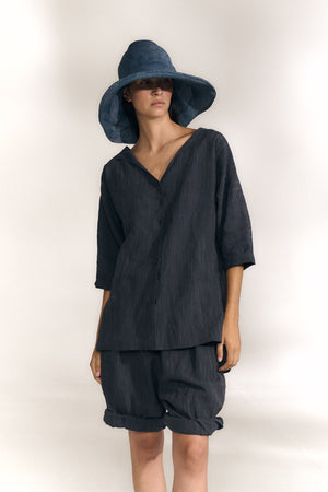 Marina, camisa oversize denim oscuro