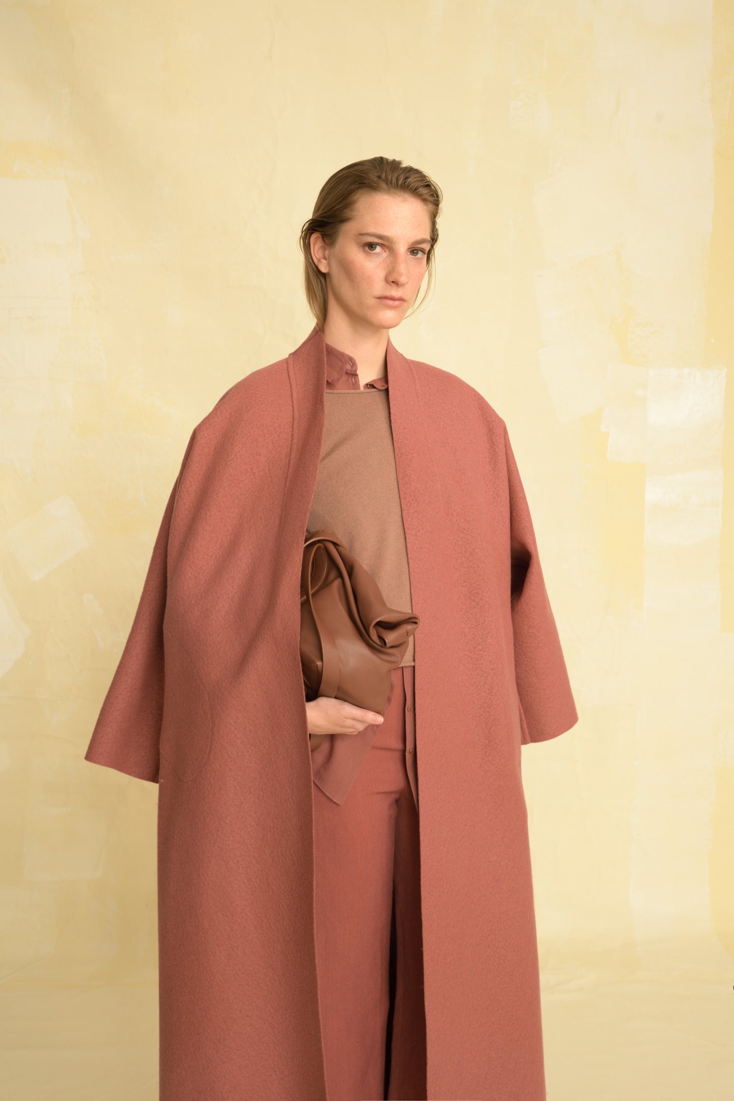 Marion, abrigo en lana y lino rosa
