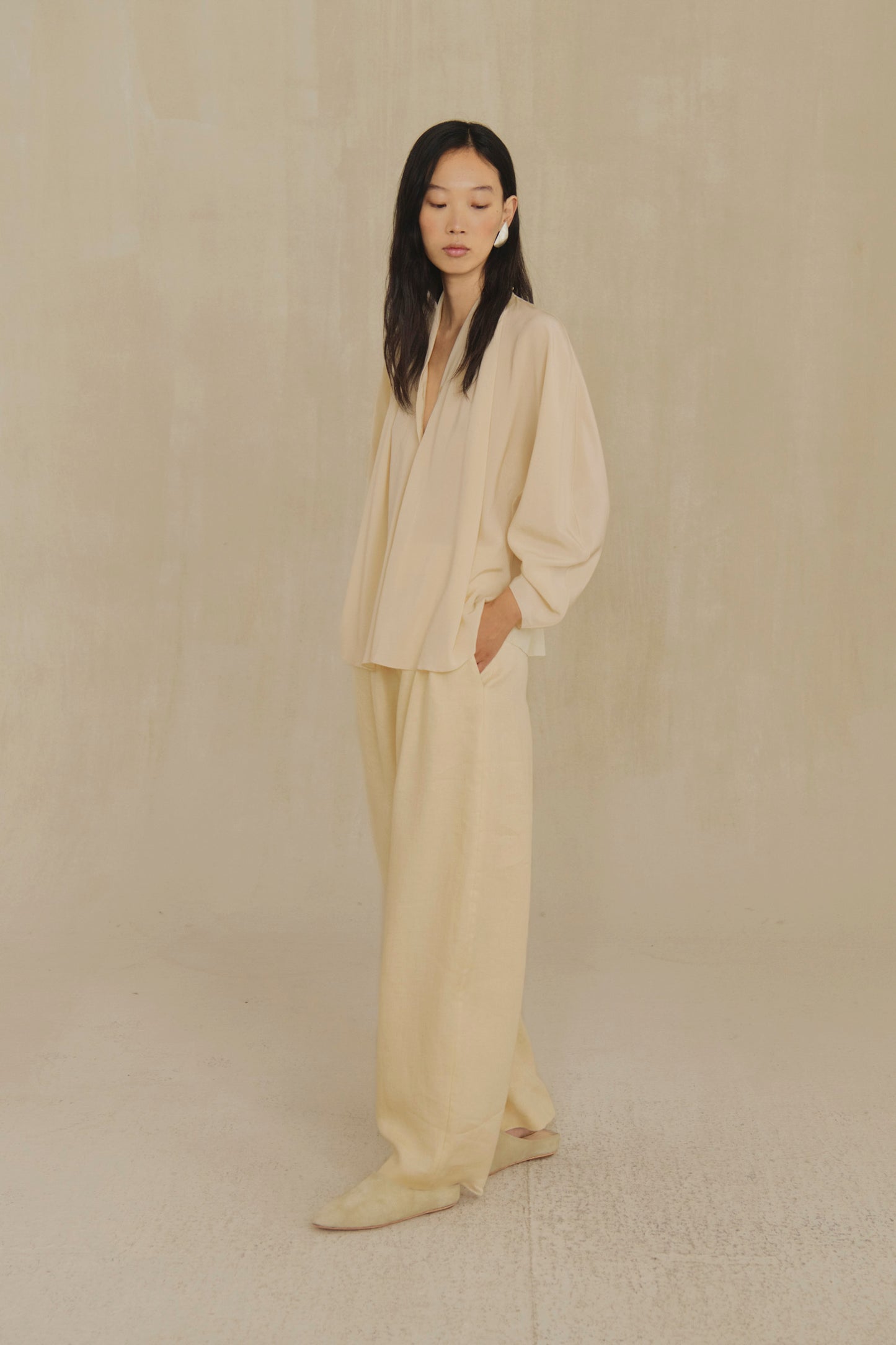 Kyo, sand linen and wool trousers