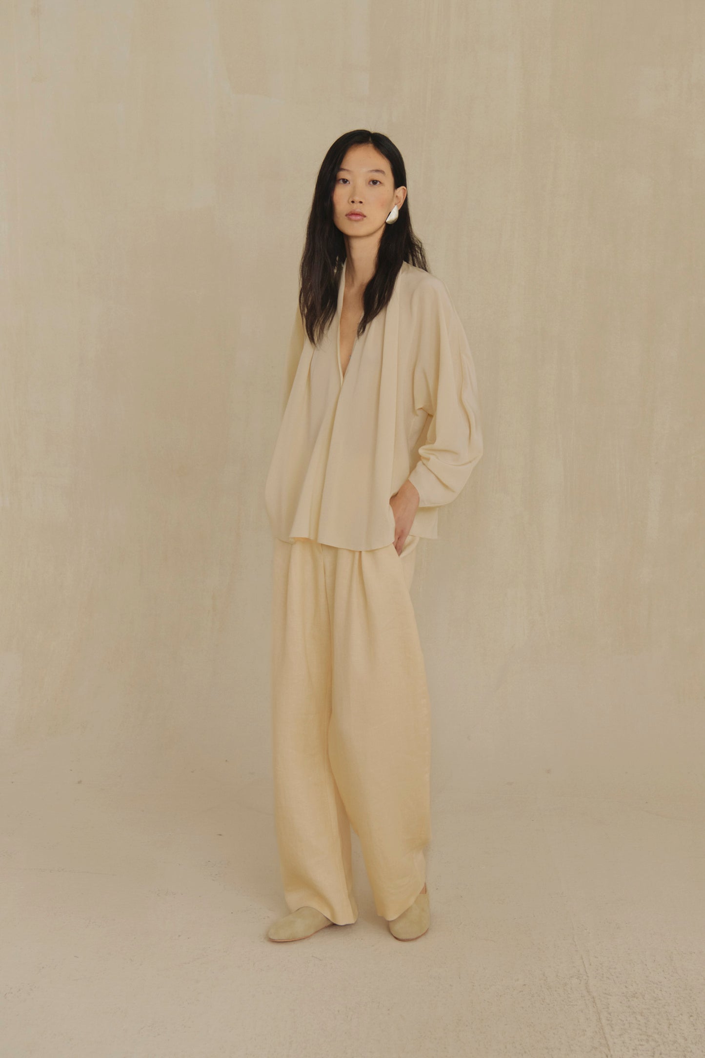 Kyo, sand linen and wool trousers