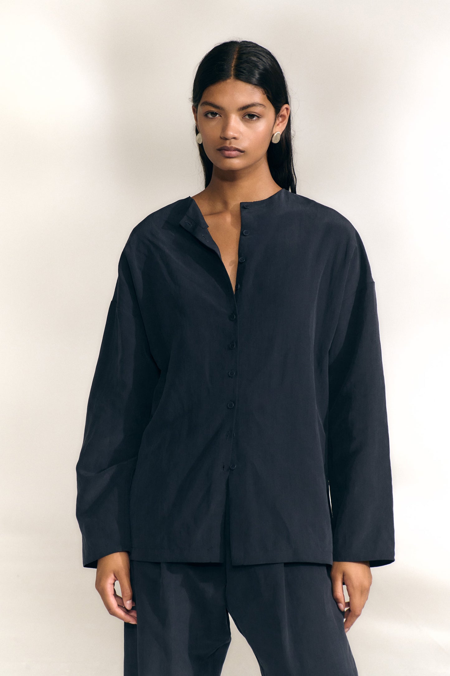 Mel, pure navy oversized shirt in linen and silk