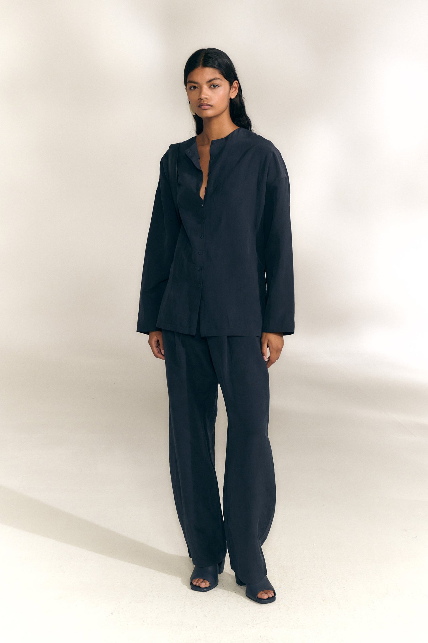 Mel, pure navy linen and silk pants