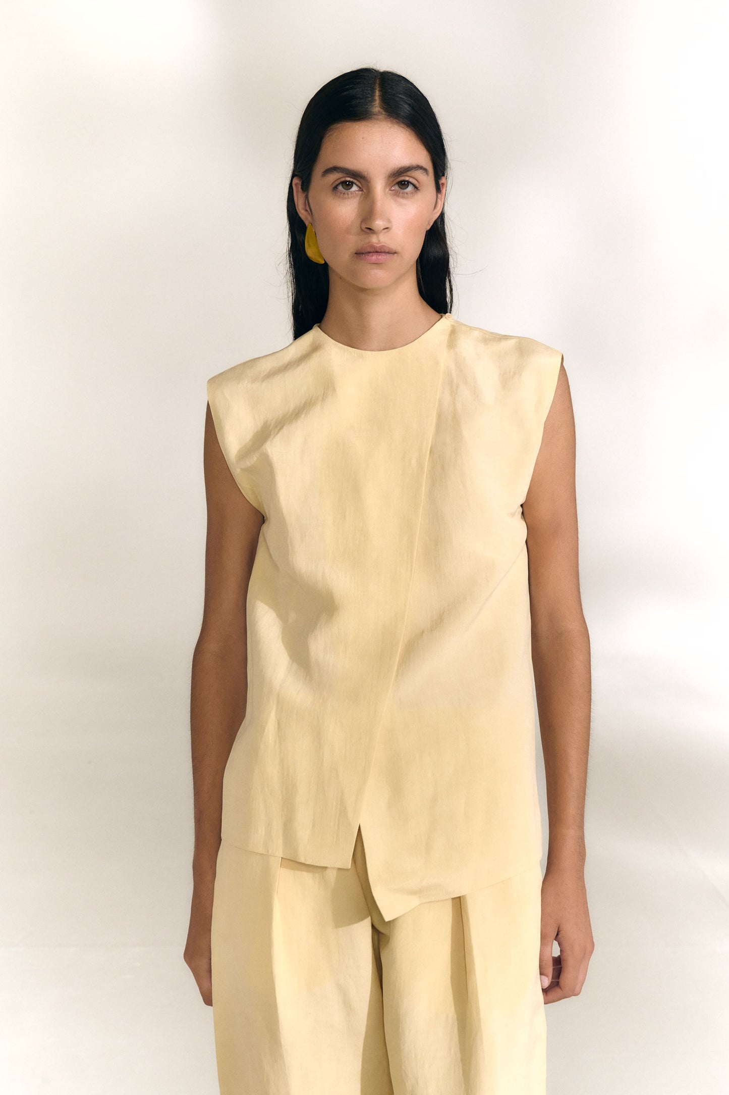 Mel, top de lino y seda beige mares
