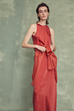 Sira, vestido largo en cupro rojo