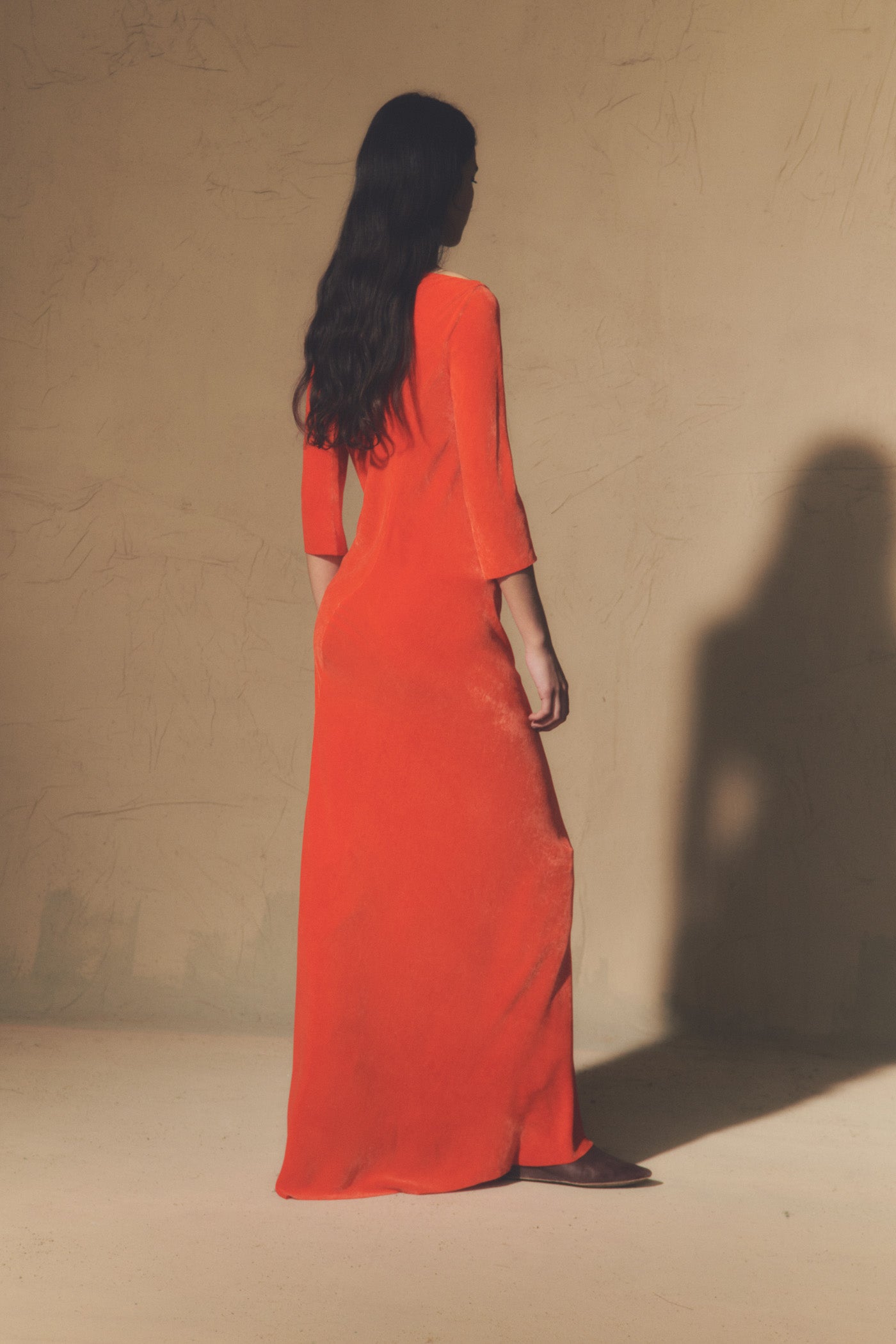 Milena, vestido largo en terciopelo rojo