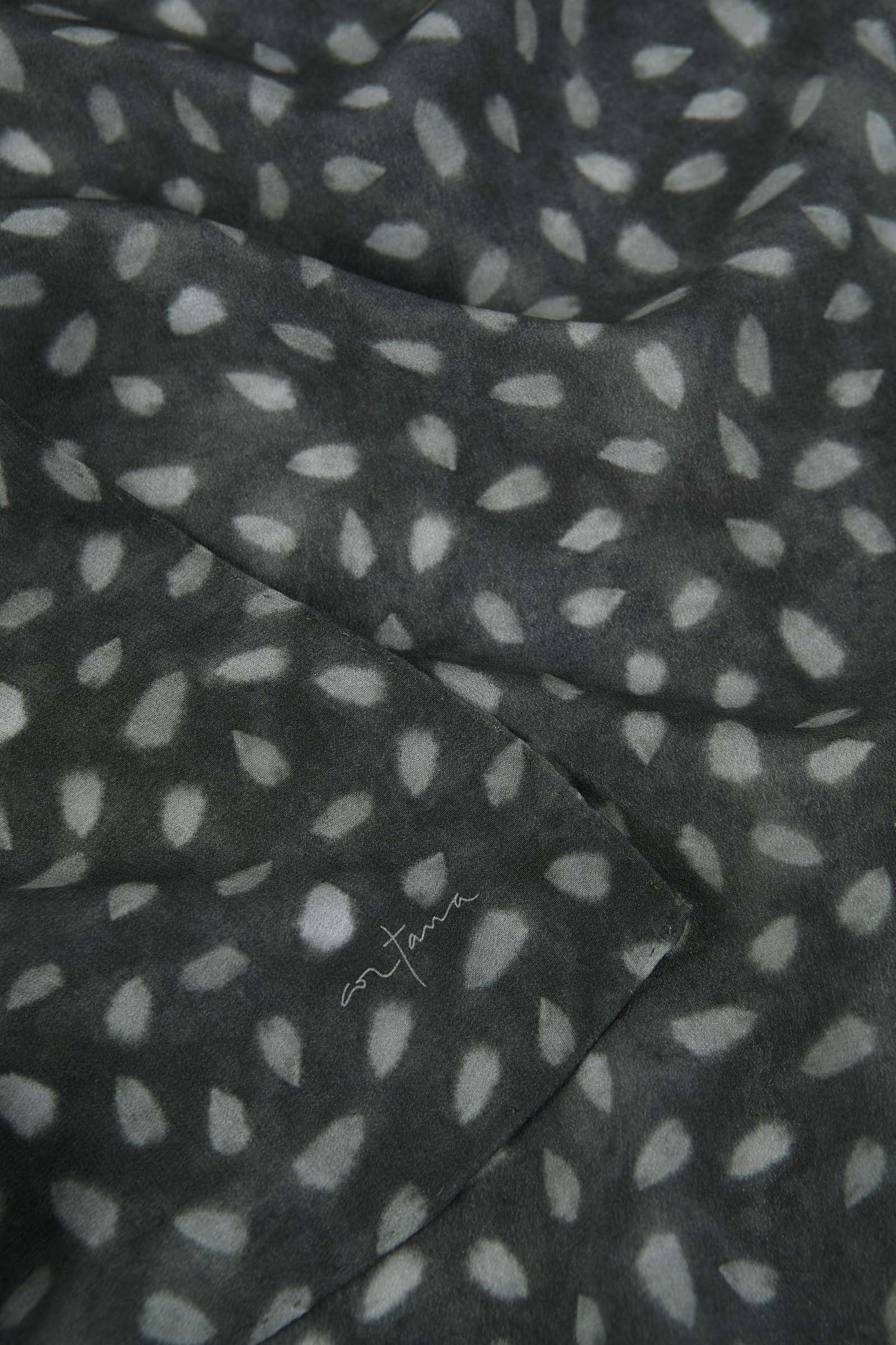 Mint, pañuelo rectangular en crespon de seda estampada