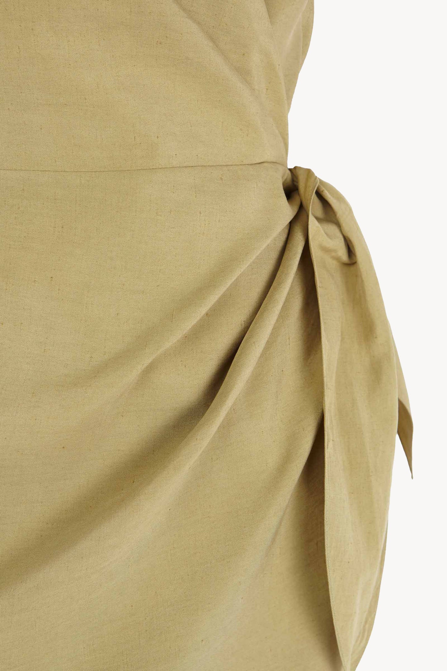 Mona, vestido de lino y seda kaki claro