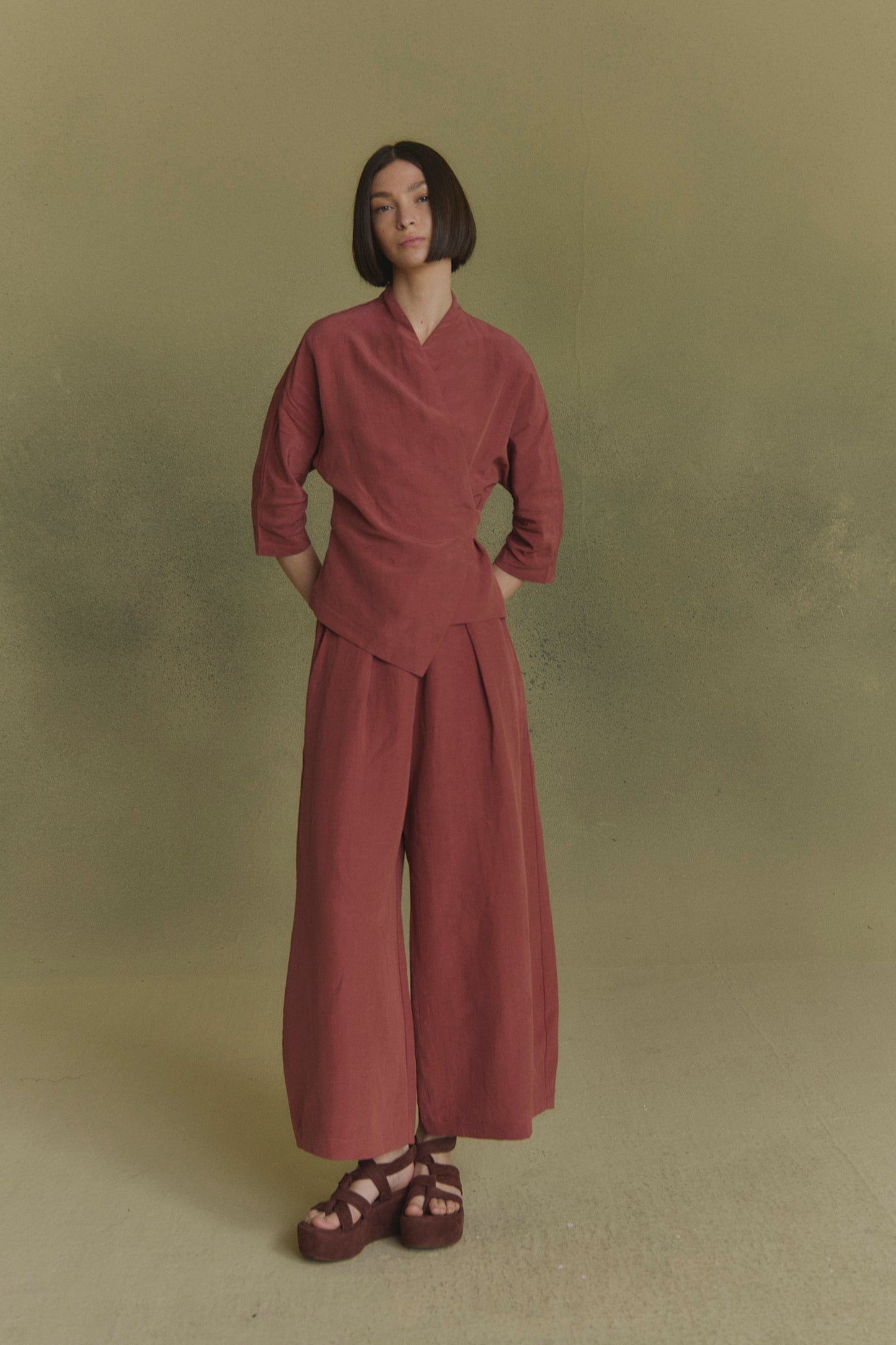 Mona, strawberry linen and silk pants