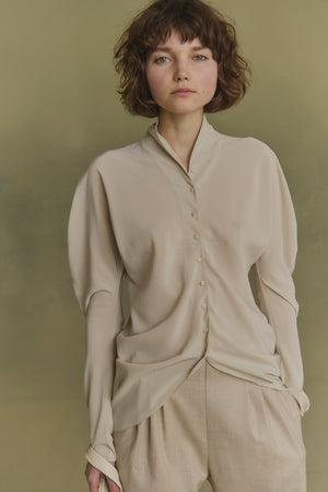 Mystic, beige silk shirt