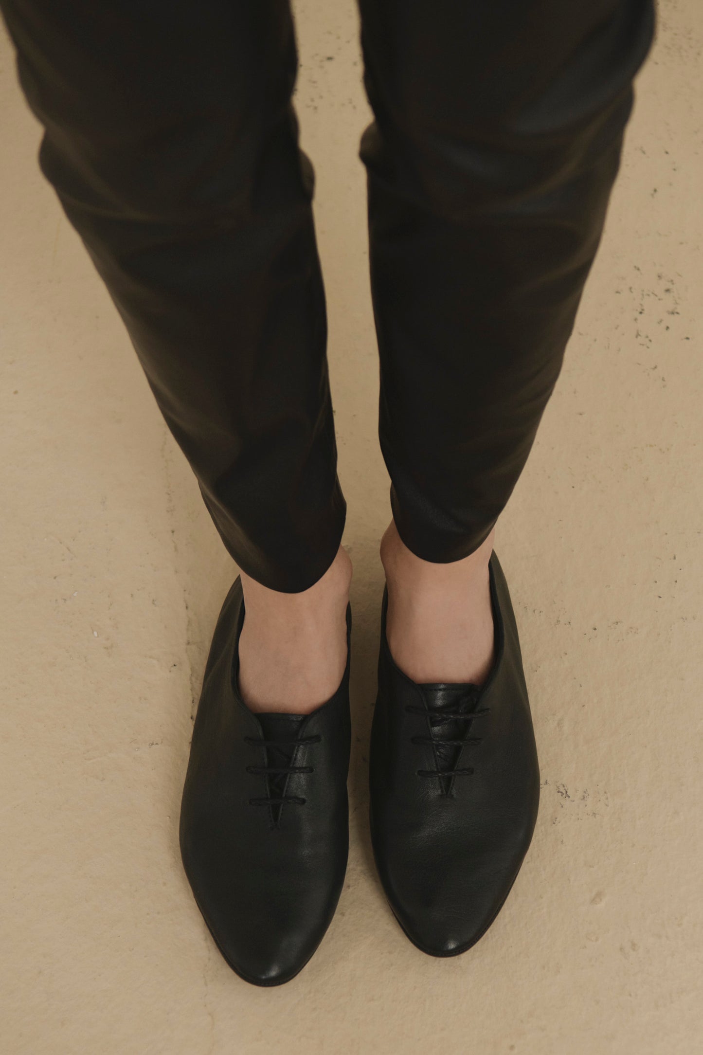 Naila, zapatos oxford de piel negra