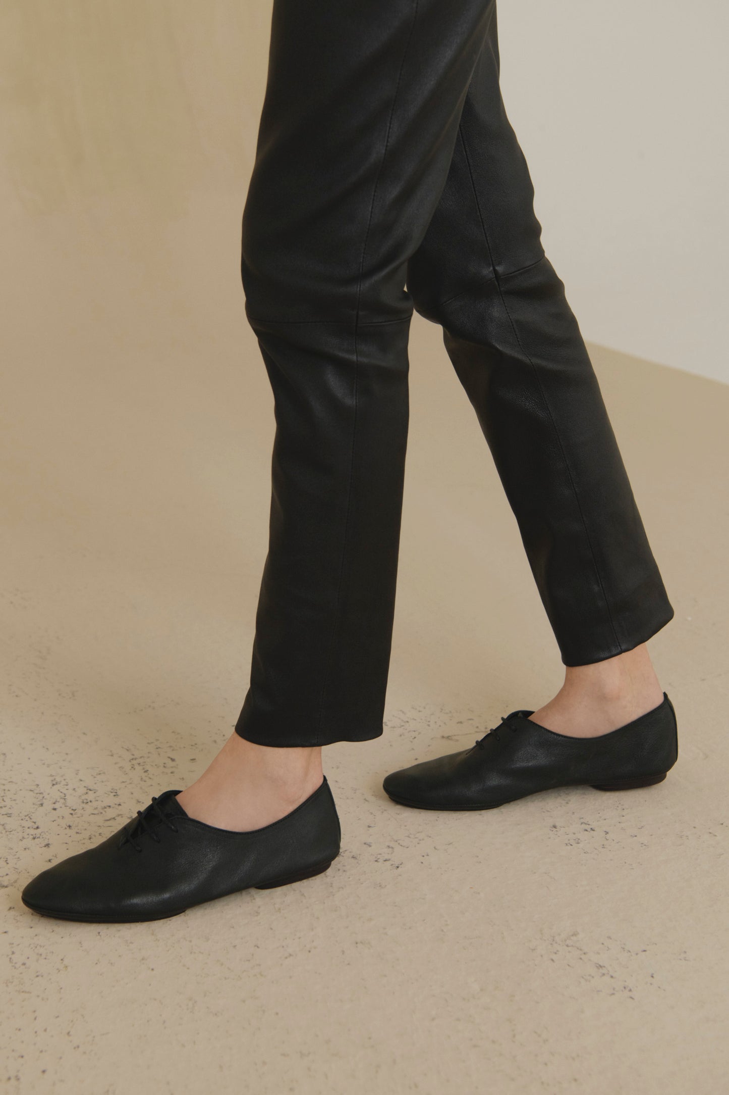 Naila, zapatos oxford de piel negra