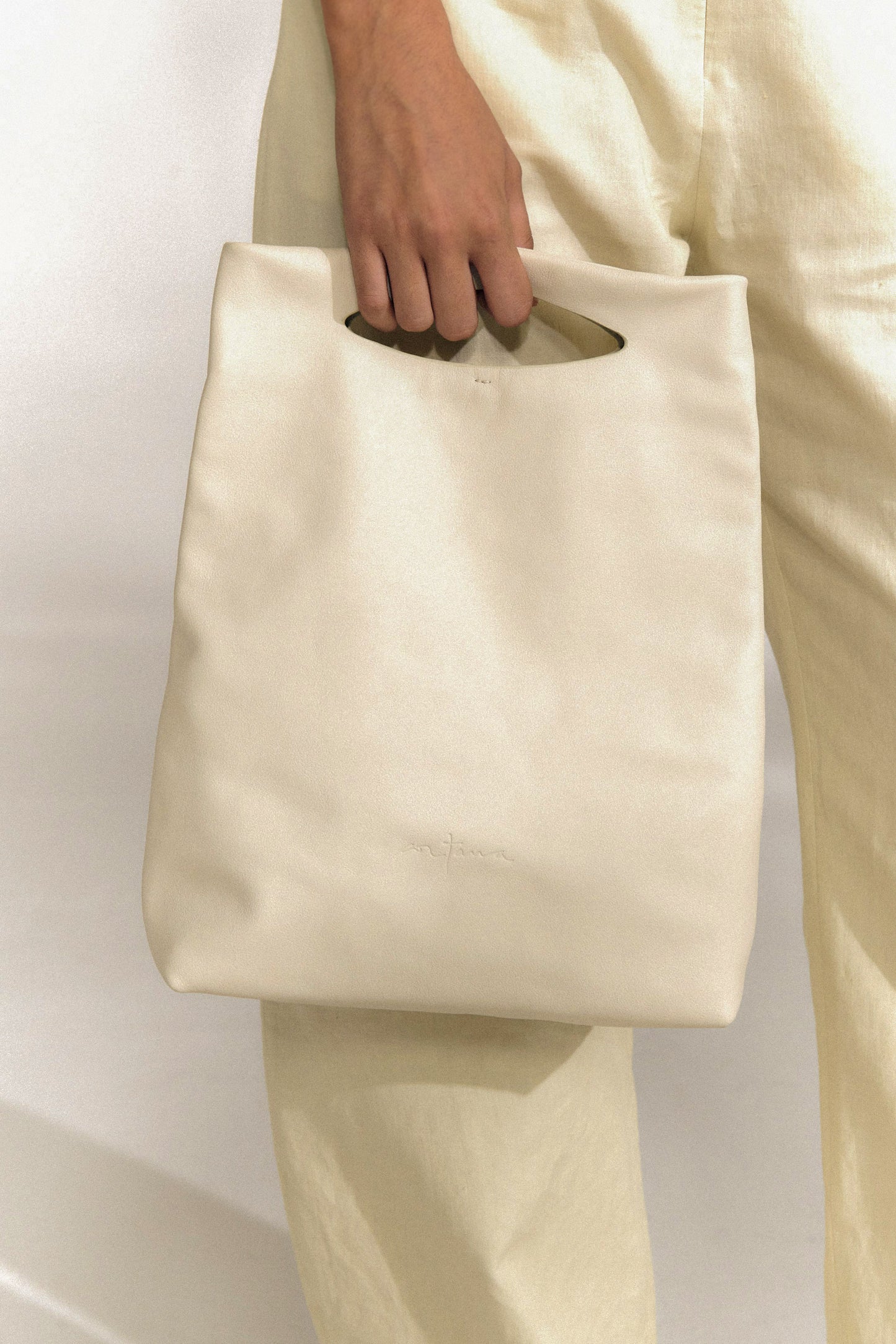 Buco L, bolso grande de piel arena