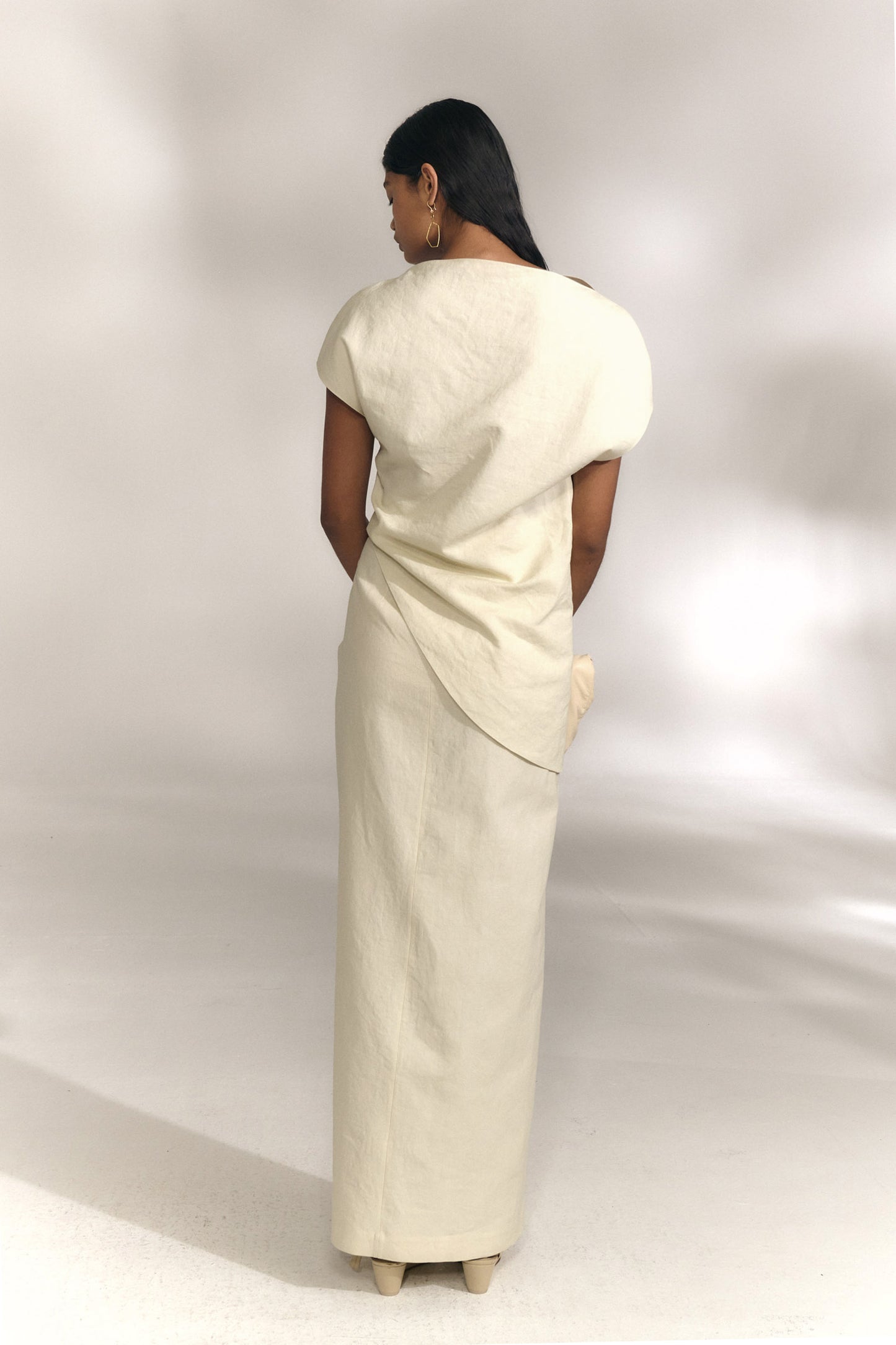 Noe,  ivory asymmetrical top in linen and cotton