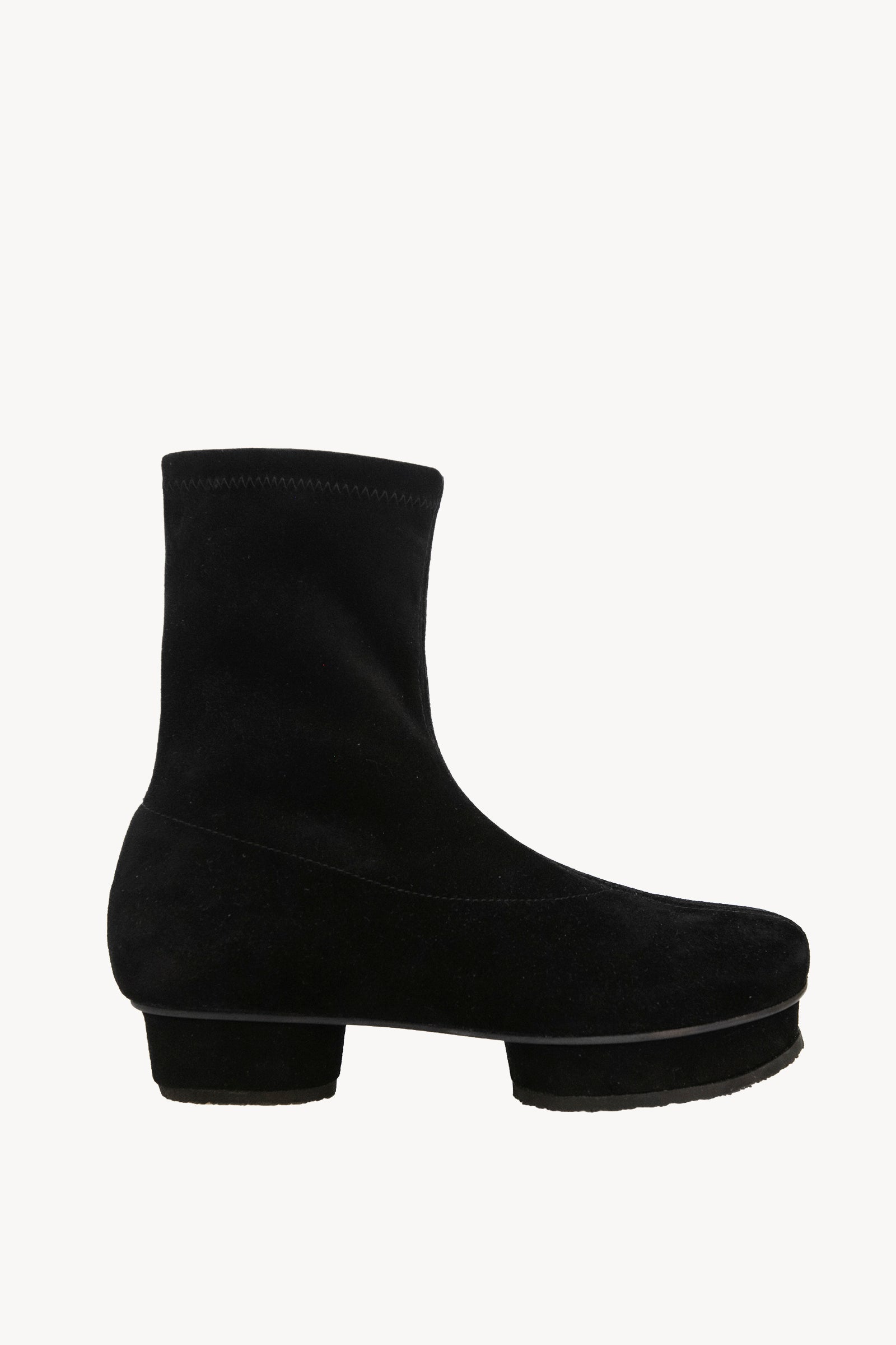 Nuna, botin de ante negro