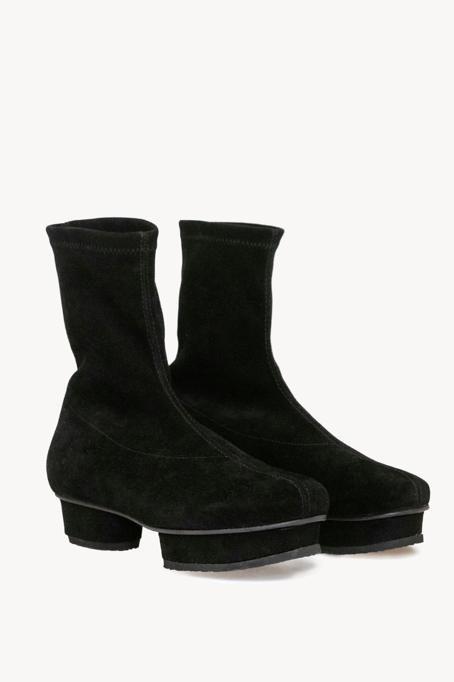 Nuna, botin de ante negro