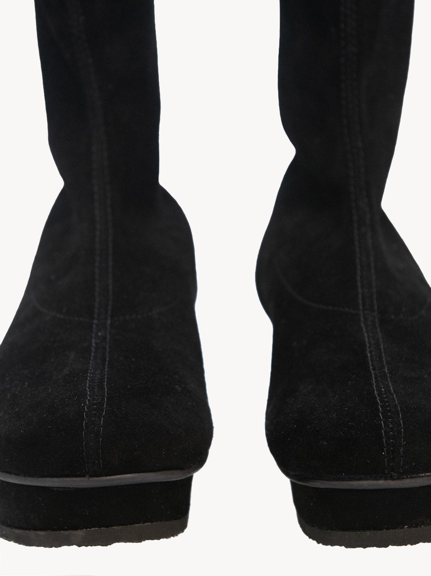 Nuna, botin de ante negro
